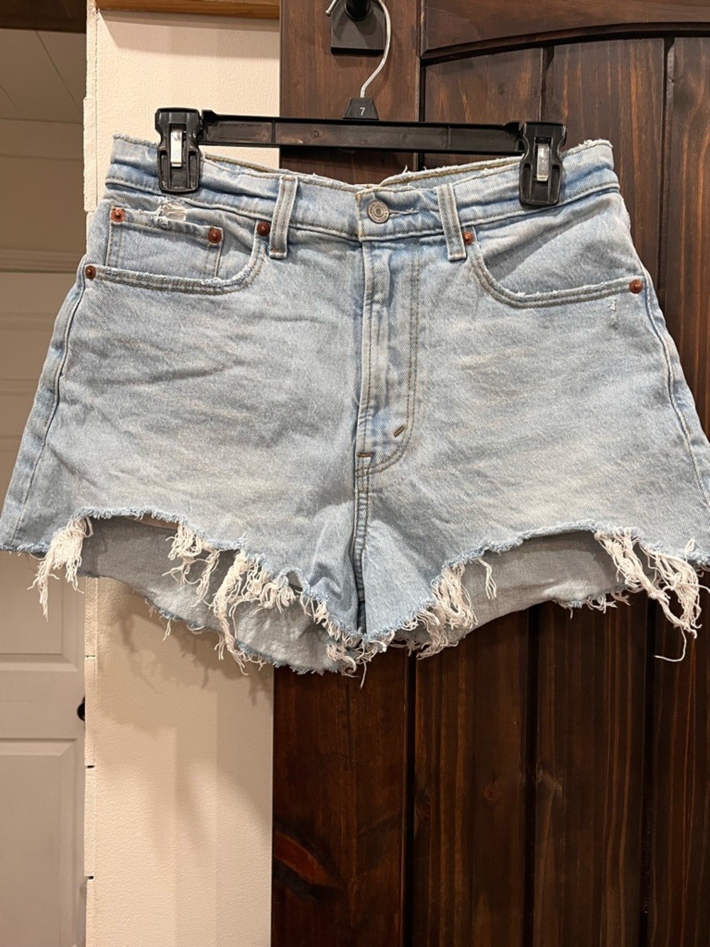 Abercrombie &Fitch the mom high rise curve love shorts
